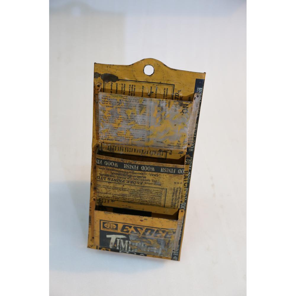 IRON MAGAZINE RACK